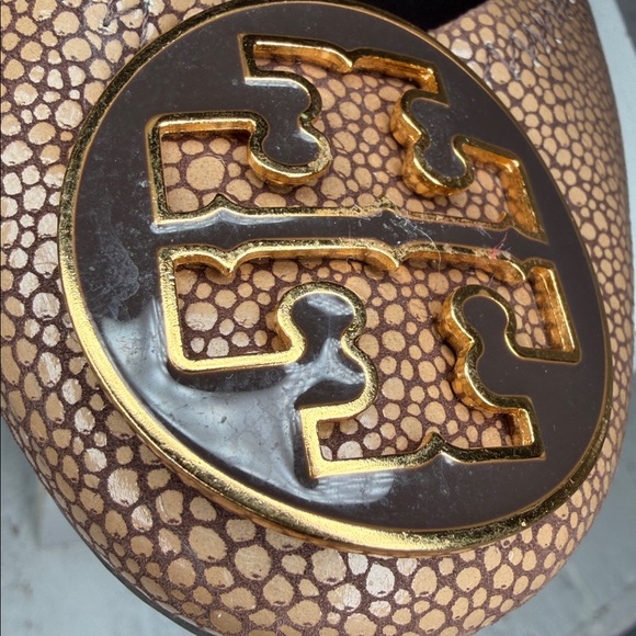 Tori Burch light bronze signature, ballet flats barely worn sz 6 with gold logo! - Picture 3 of 7